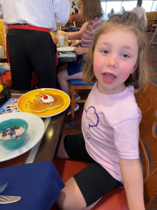 Child eat at Chef Mickey's at Disney World.